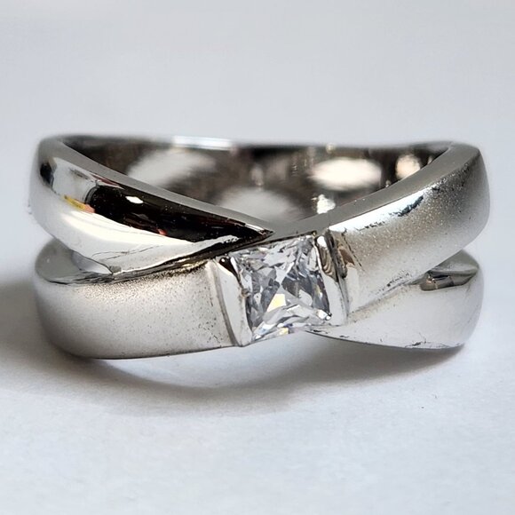 Vintage Estate Owned 18K GE Minimalist Ring Size 8 - Picture 9 of 11